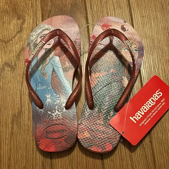 Havaianas Frozen Themed Pink Flip Flops - Picture 3 of 6